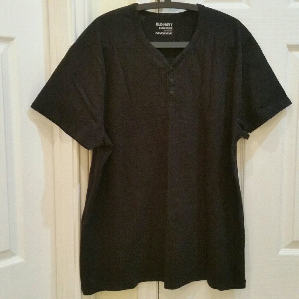 *NWOT* OLD NAVY- MEN BLACK T-SHIRT